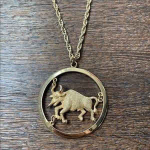 VINTAGE 70s TAURUS BULL PENDANT NECKLACE